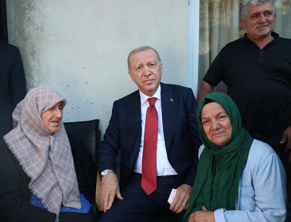 Cumhurbaşkanı Erdoğan'dan Sıcak Komşu Ziyareti