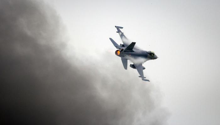 F-16 savaş uçağı Singapur'da düştü!  Tüm uçuş eğitimleri durduruldu