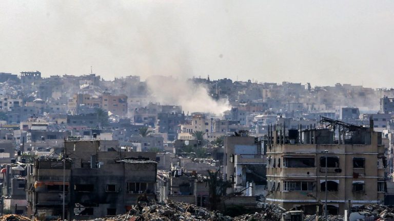 İsrail'in Gazze'nin merkezine düzenlediği hava saldırısında 5 Filistinli öldürüldü