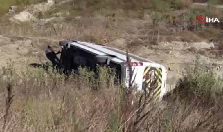 İstanbul Havalimanı'na işçileri taşıyan servis minibüsü hendeğe uçtu: Çok sayıda yaralı – Son Dakika Türkiye Haberleri