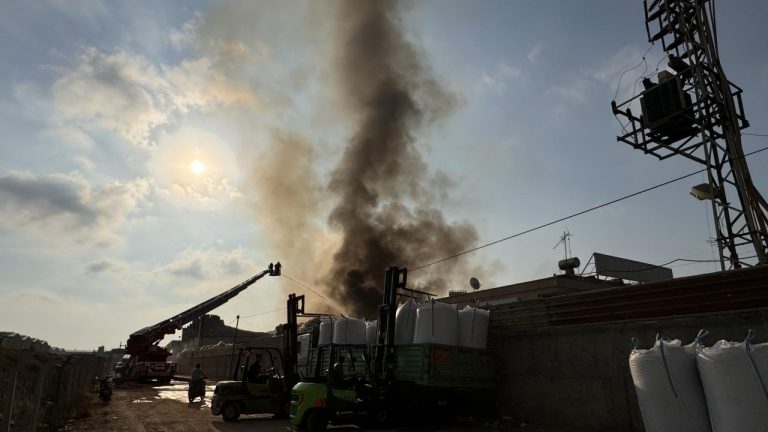 Adana'da geri dönüşüm fabrikasında yangın