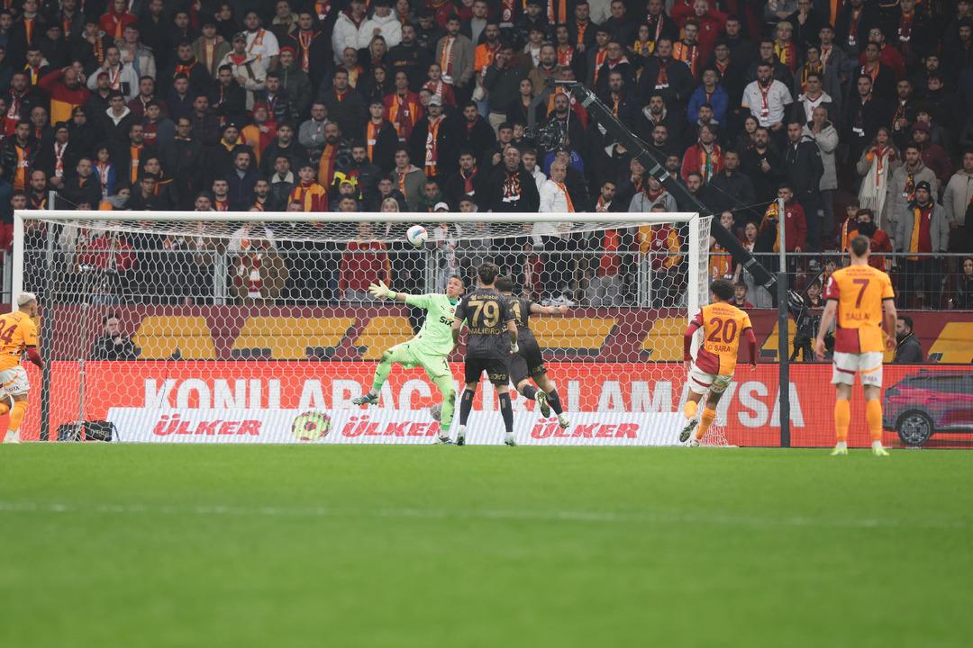 472626_GALATASARAY-–-TRABZONSPOR-MACI-FOTO-MUR