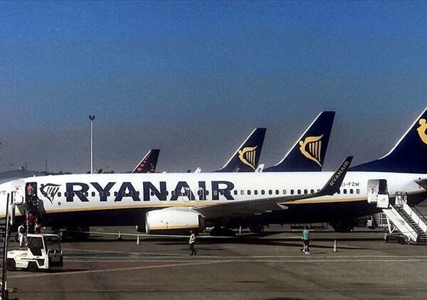Ryanair’in kârı düşük bilet fiyatlarının etkisiyle azaldı