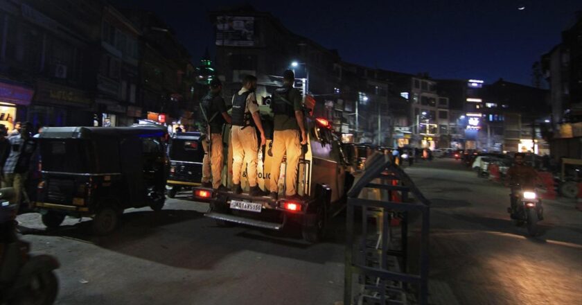Pakistan, Hindistan’ın füze saldırılarını kınadı