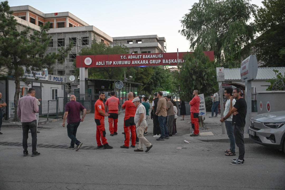 Adli tıp önünde ağrı fotoğrafı! Ateş Şehitlerinin Aileleri Neredeyse 6'yı Yokdu