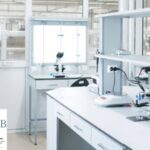 Laboratuvarlarda hassas ölçüm için renk ölçüm cihazı ve mikroskop kullanımı