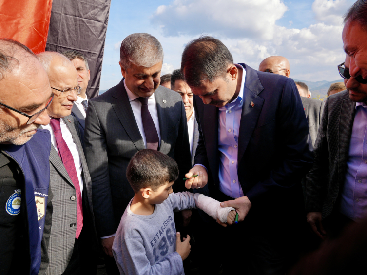 Nazife köyünde yeni evlerin temellerinin atıldığını belirten 