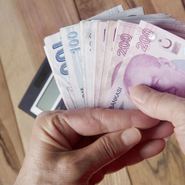 2026 Ocak’ta Memur ve Emeklilerin Maaşları Ne Kadar Artacak?