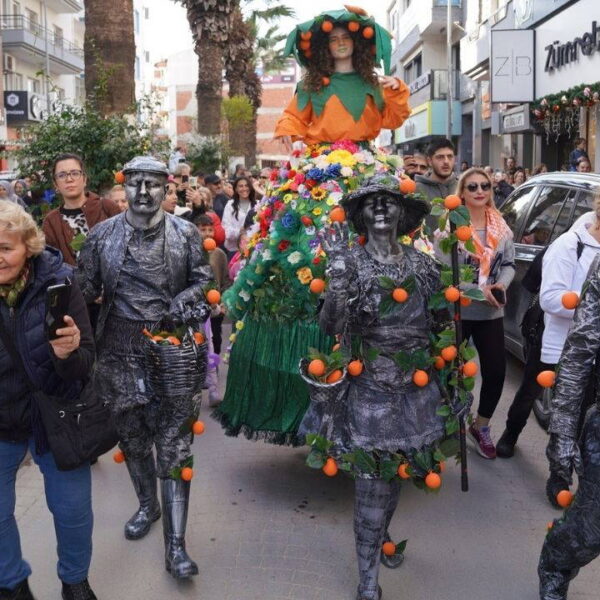 Seferihisar Mandalina Festivali 25. Yılında Neşeyle Gerçekleşti