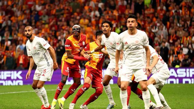 Galatasaray Antalyaspor’u geçti! Aslan şampiyon oldu