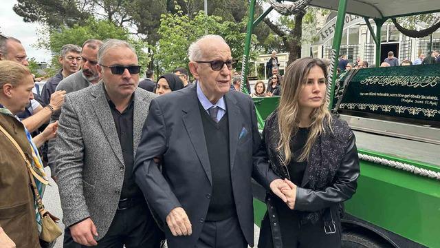 TFF Onursal Başkanı Şenes Erzik’in acı günü: Eşi Dilek Erzik son yolculuğuna uğurlandı