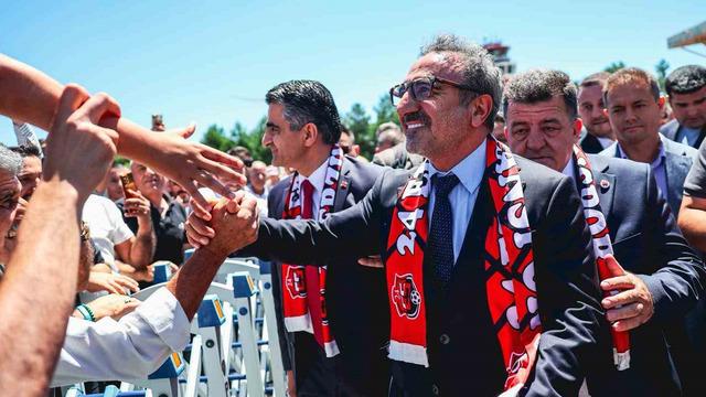 Chobani kurucusu ve CEO’su Hamdi Ulukaya’dan Erzincanspor’a dev destek