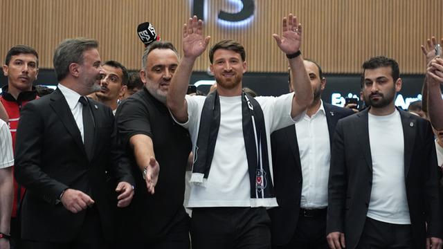 Beşiktaş’ın prensip anlaşmasına vardığı milli futbolcu Salih Özcan, İstanbul’a geldi